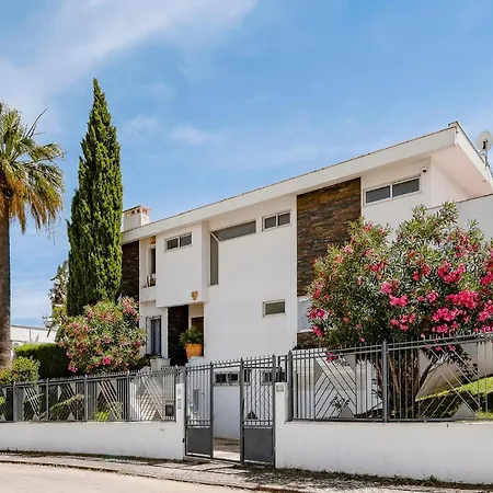 Deluxe 4bdr House W/ Pool By Lovelystay *