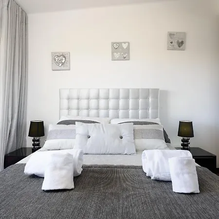 Vakantiehuis Deluxe 4bdr House W/ Pool By Lovelystay Portimão