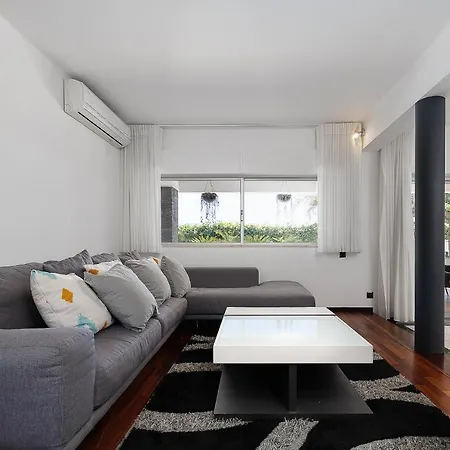 Vakantiehuis Deluxe 4bdr House W/ Pool By Lovelystay