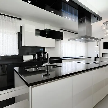 Deluxe 4bdr House W/ Pool By Lovelystay 포티마오
