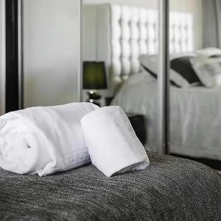 Deluxe 4bdr House W/ Pool By Lovelystay