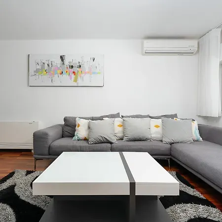 Deluxe 4bdr House W/ Pool By Lovelystay Portimao