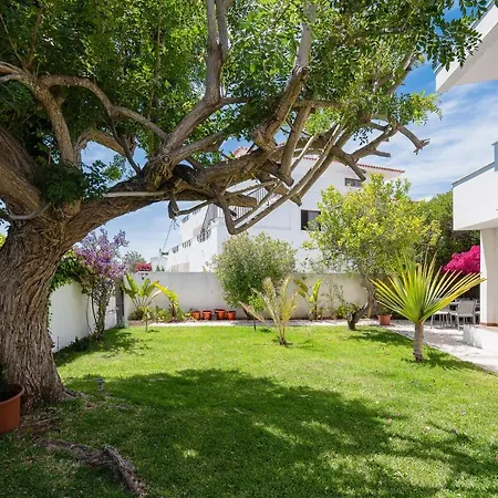 Deluxe 4bdr House W/ Pool By Lovelystay Портіман