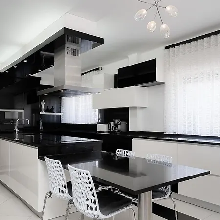 Vakantiehuis Deluxe 4bdr House W/ Pool By Lovelystay Portimão