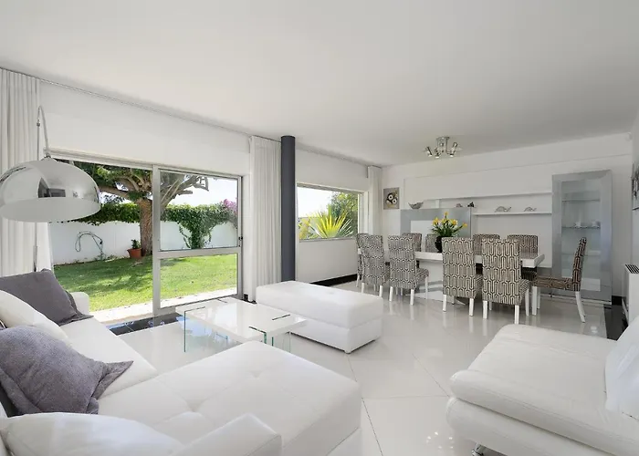 Deluxe 4bdr House W/ Pool By Lovelystay