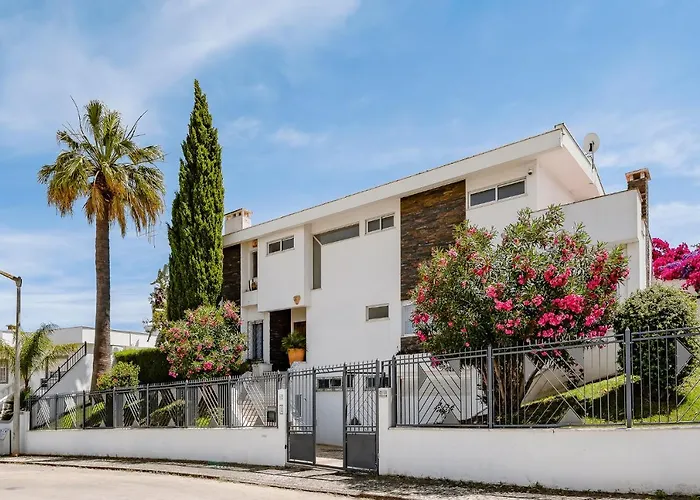 Deluxe 4bdr House W/ Pool By Lovelystay *