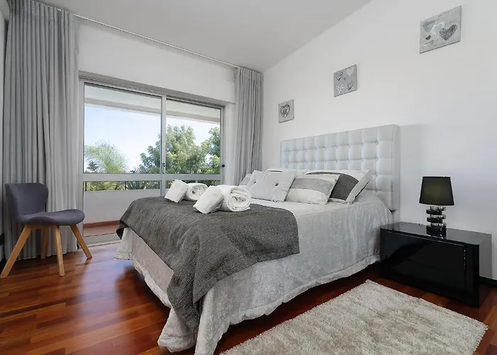 Deluxe 4bdr House W/ Pool By Lovelystay Dom wakacyjny Portimão