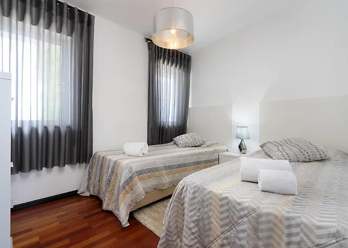 Deluxe 4bdr House W/ Pool By Lovelystay Portimão