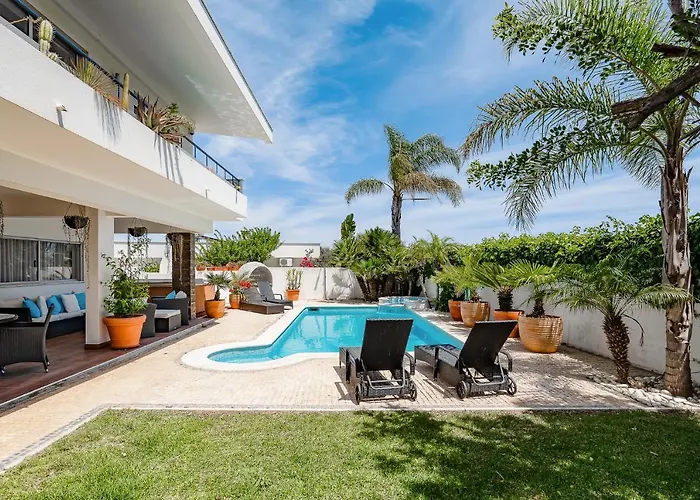 Deluxe 4bdr House W/ Pool By Lovelystay