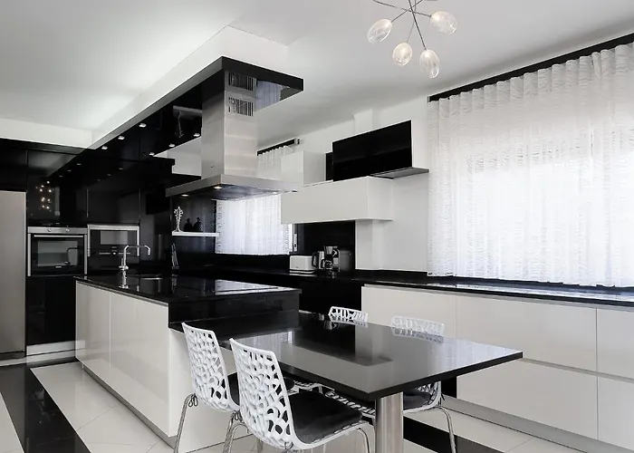 Dom wakacyjny Deluxe 4bdr House W/ Pool By Lovelystay Portimão