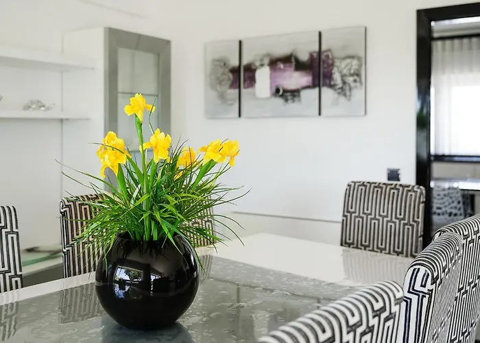 Deluxe 4bdr House W/ Pool By Lovelystay Dom wakacyjny Portimão