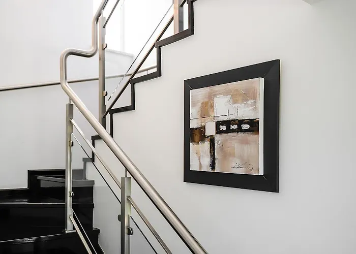 Dom wakacyjny Deluxe 4bdr House W/ Pool By Lovelystay