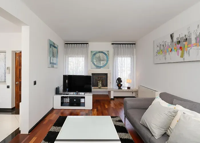 Deluxe 4bdr House W/ Pool By Lovelystay *