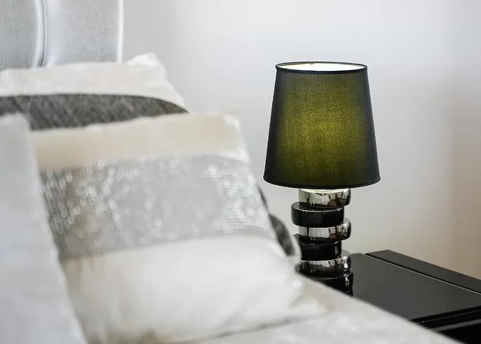 Deluxe 4bdr House W/ Pool By Lovelystay * Portimão