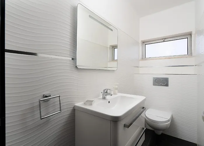 Deluxe 4bdr House W/ Pool By Lovelystay Dom wakacyjny Portimão