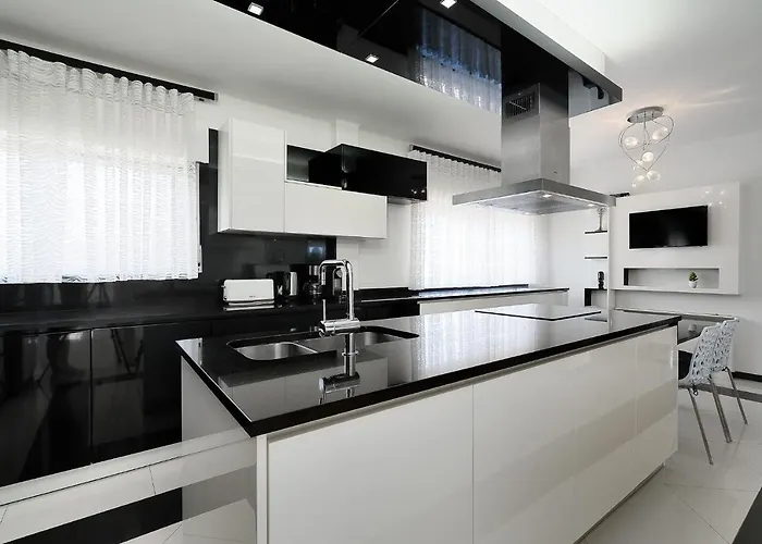 Deluxe 4bdr House W/ Pool By Lovelystay Portimão