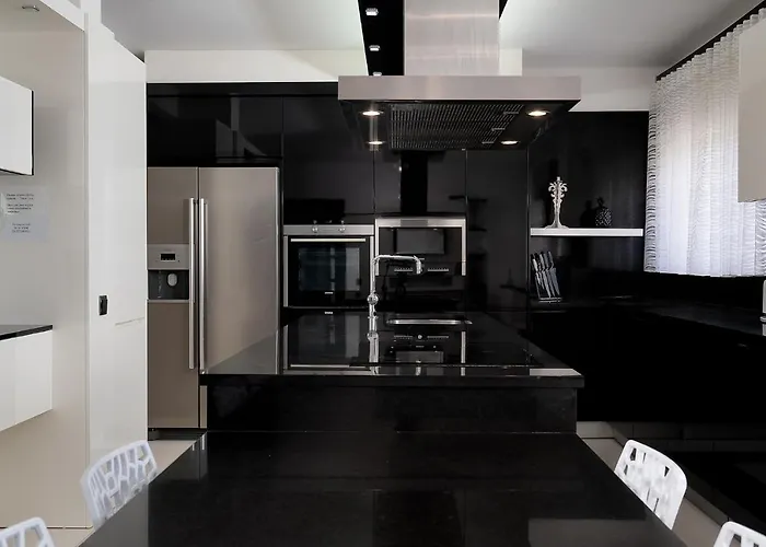 Deluxe 4bdr House W/ Pool By Lovelystay * Portimão